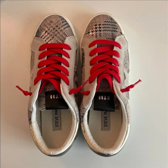 *NEVER BEEN WORN* Steve Madden Sneakers - Picture 3 of 4